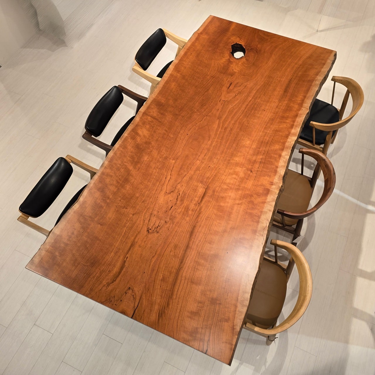 神戸店　チェリー　幅230×奥行108×厚み6.2(cm)